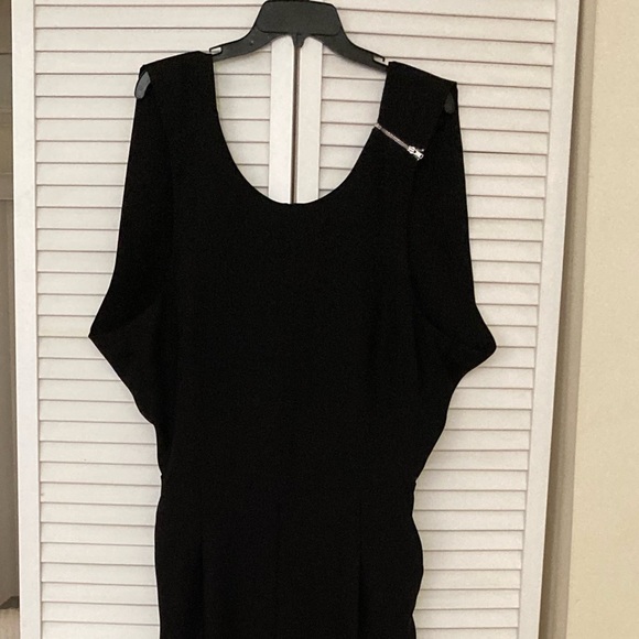 Banana Republic Black Open Back Jumpsuit - Picture 3 of 10